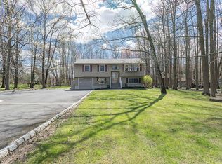 134 Iron Ore Rd, Manalapan, NJ 07726