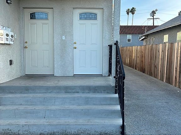 2nd image of 702 W 45th St