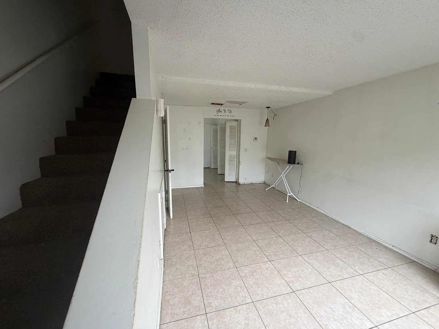 2 bed, 1.5 bath, 900 sqft, $1,300 — Photo 2