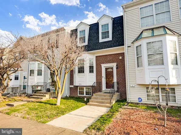 1940 Wicklow Ct, Woodbridge, VA 22191