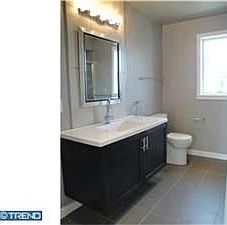 4th image of 211 Brown St Unit 4