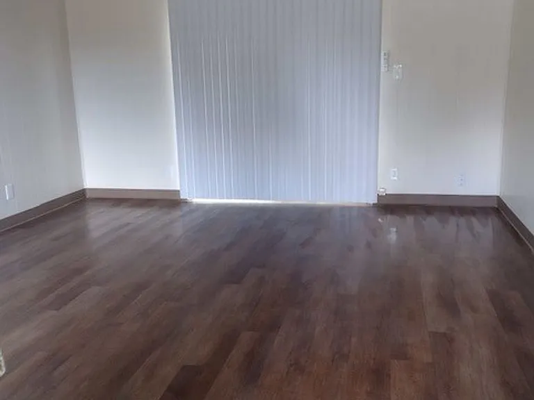 150 N Holly Ave — Photo 2