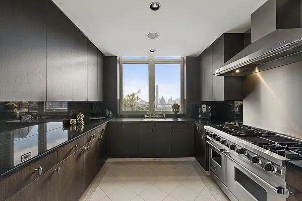 Sold by Nest Seekers International | media 29