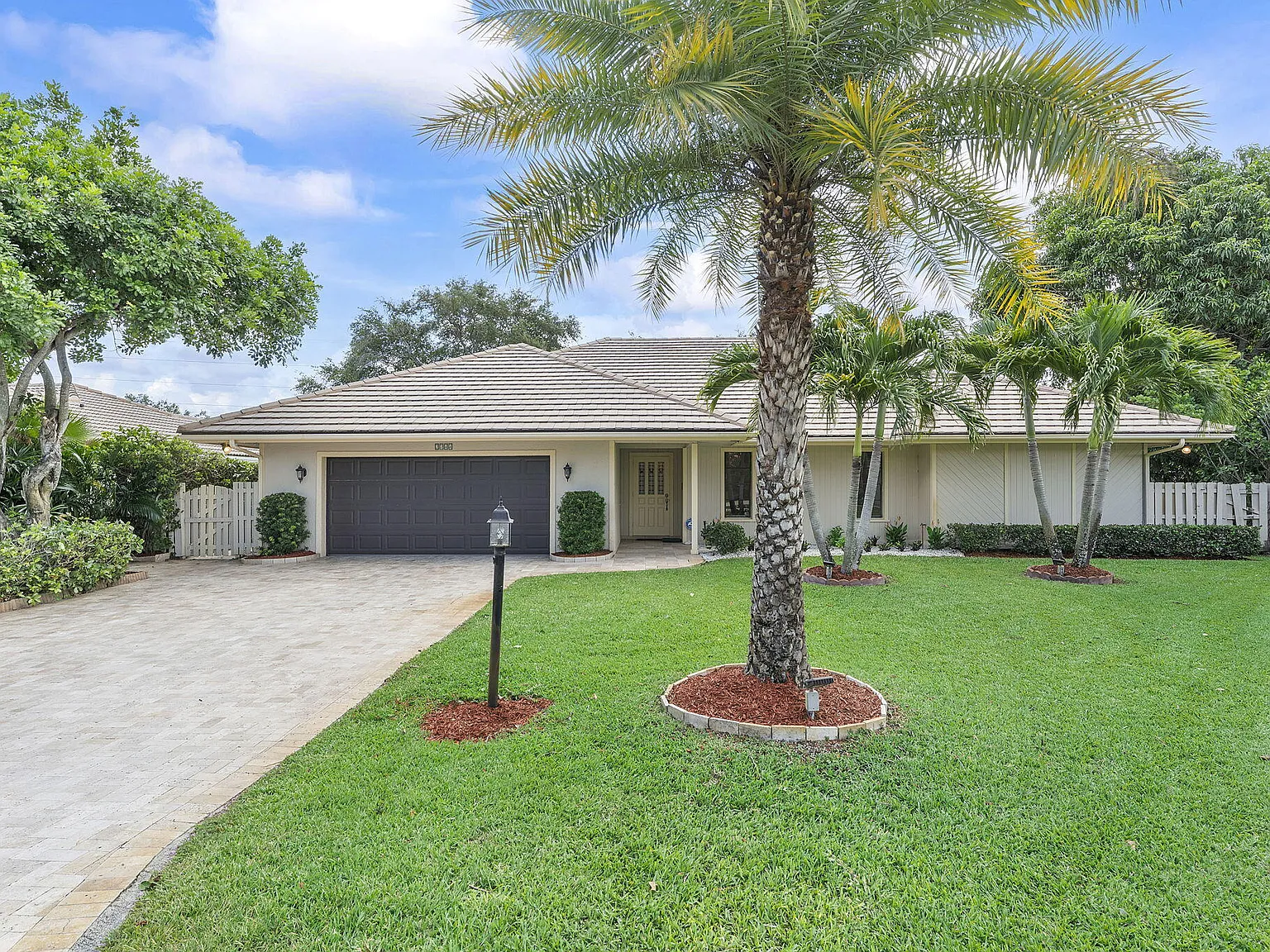 5 bed, 3.0 bath, 2767 sqft, $8,000 — Photo 1