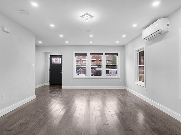 3rd image of 448 Turneur Ave