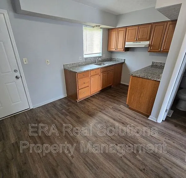 1718 Carstare Dr — Photo 6