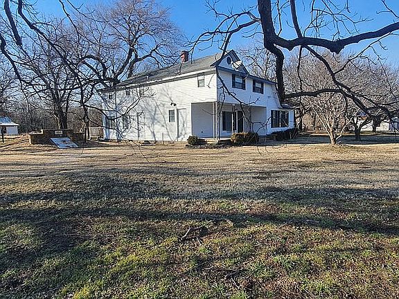 3rd image of 209 C Ave