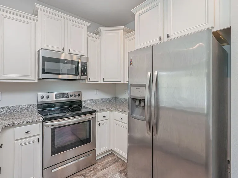 146 Crossing Lane F Santa — Photo 12