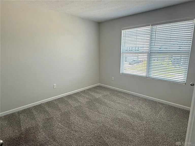 1460 Camden Ln — Photo 15