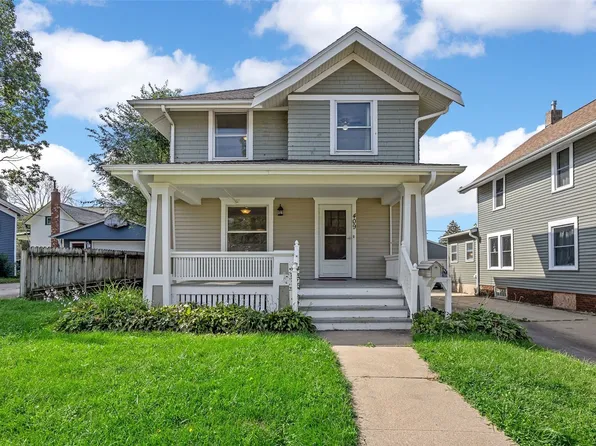 409 34th St NE, Cedar Rapids, IA 52402