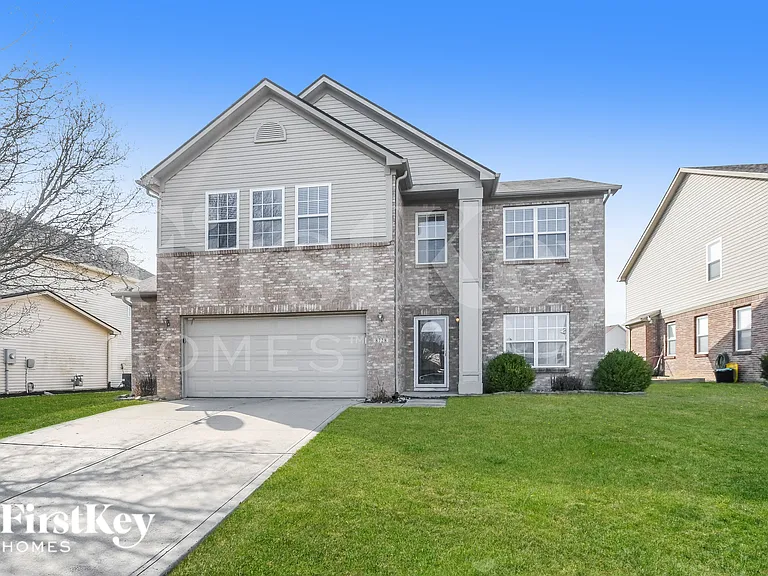 8728 N Springview Dr — Photo 2