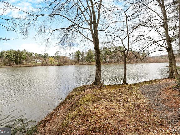 5th image of 92 Shoreline Dr