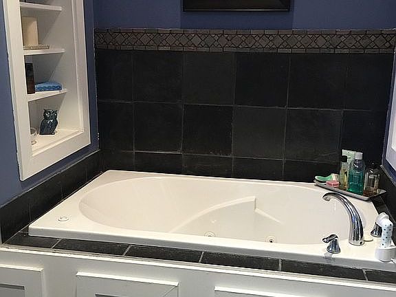 Jacuzzi spa area