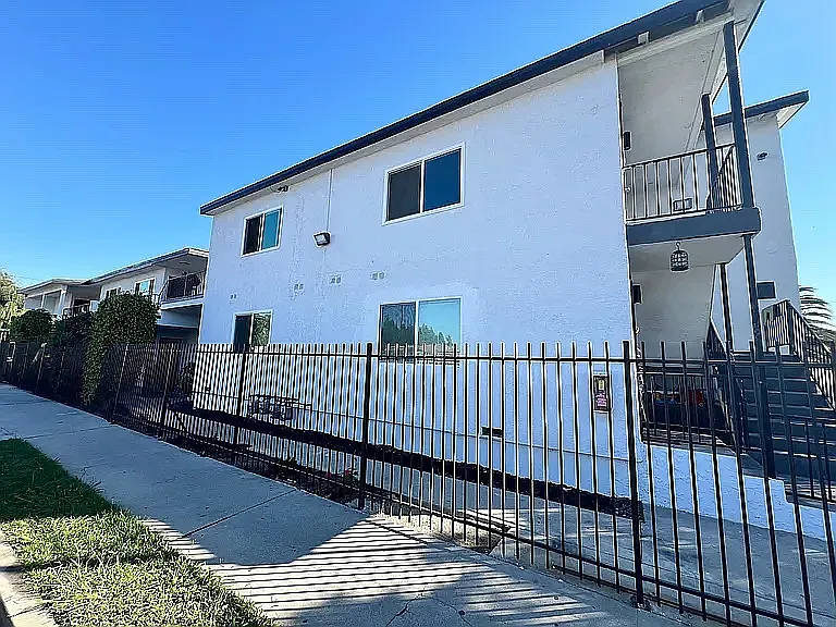 102 E Indigo St #6 — Photo 1
