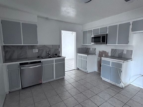 3rd image of 1009 San Benito Dr