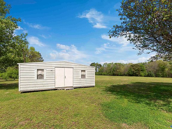 5th image of 419 Maze Rd