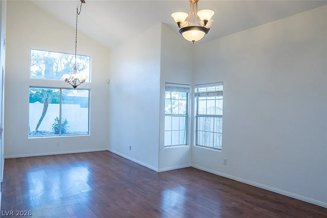 3 bed, 2.5 bath, 1950 sqft, $2,200 — Photo 2