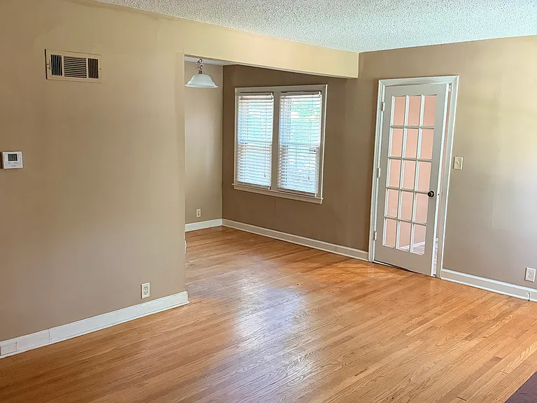 5253 N Spruce Ave — Photo 3