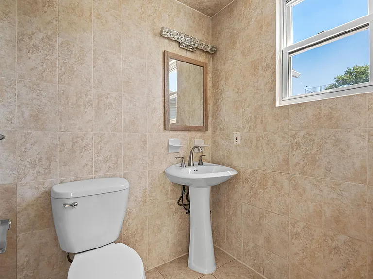 28 Armstrong Ave #2 — Photo 8