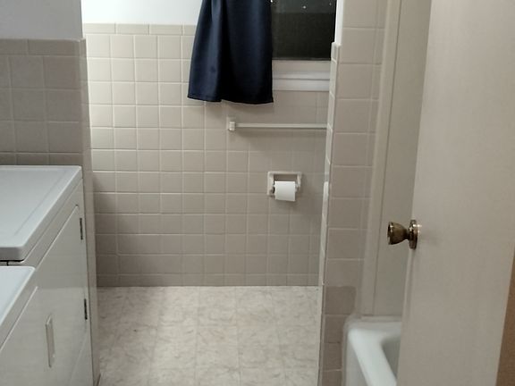 4th image of 49 Green Bay Dr APT 1
