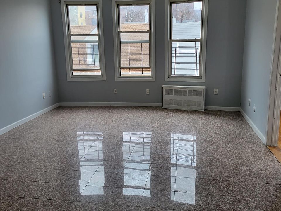 1st image of 146 Beech St APT 4W