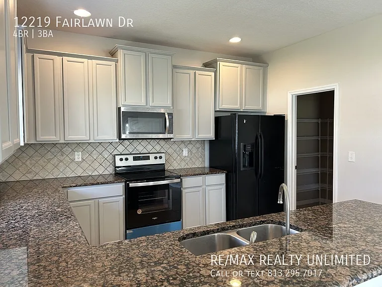 12219 Fairlawn Dr — Photo 8