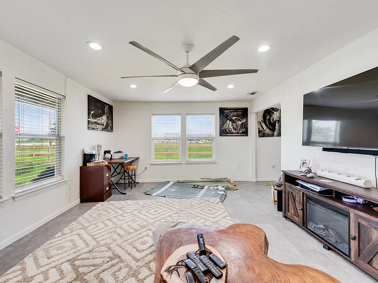 354 N FM 1138 — Photo 4