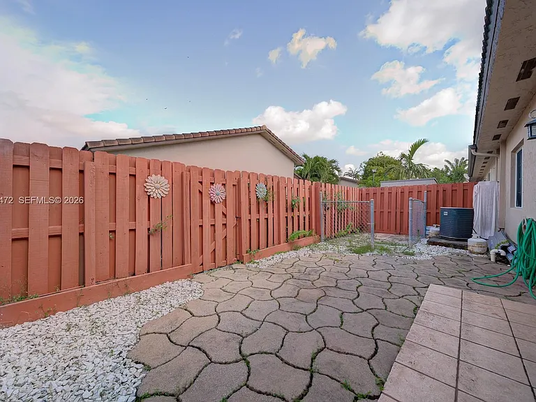 13801 SW 170th Ter — Photo 8