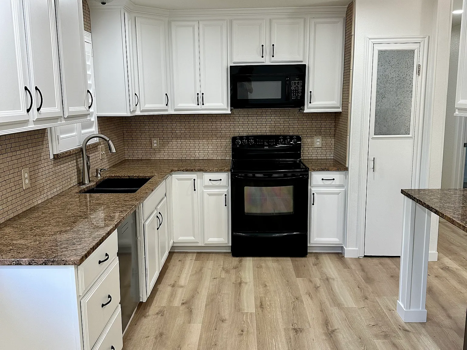 5 bed, 2392 sqft, $2,800 — Photo 2