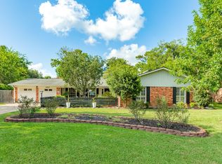 107 Hyacinth St, Lake Jackson, TX 77566