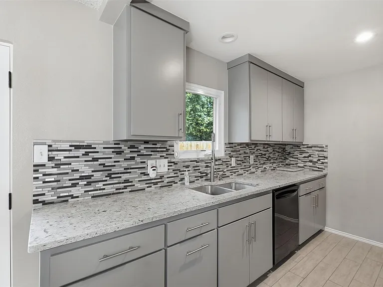 4118 Garden Springs Dr — Photo 10