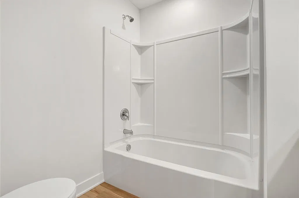 3 bed, 1300 sqft, $2,050 — Photo 4