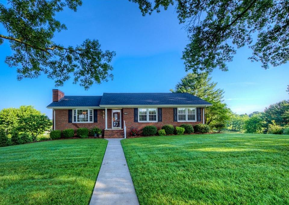 1st image of 19373 Oakwood Dr