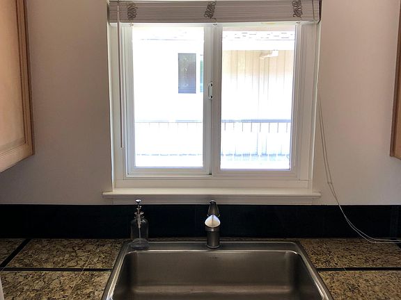 3rd image of 1699 Ontario Dr #6