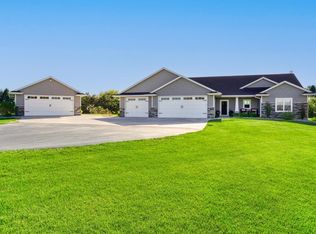 N5330 County Rd W, New London, WI 54961