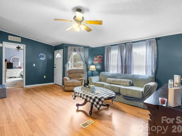 157 Broad Meadow Dr, Statesville, NC 28677