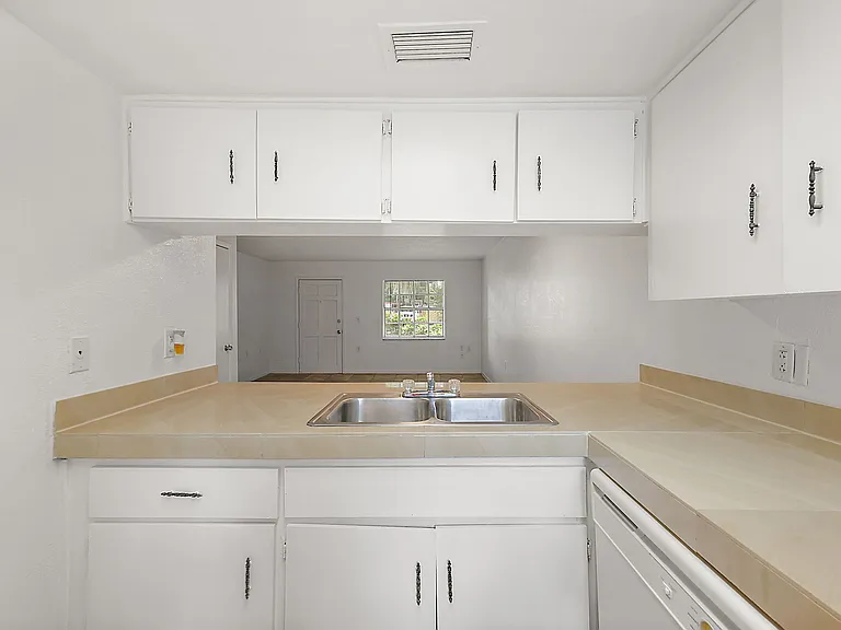 430 Euclid Ave #3 — Photo 1