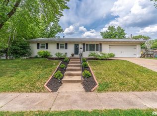 324 W Spring St, Eldridge, IA 52748