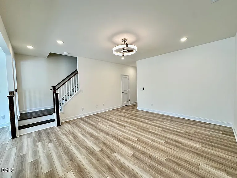 947 Kensley Grove Ln — Photo 6