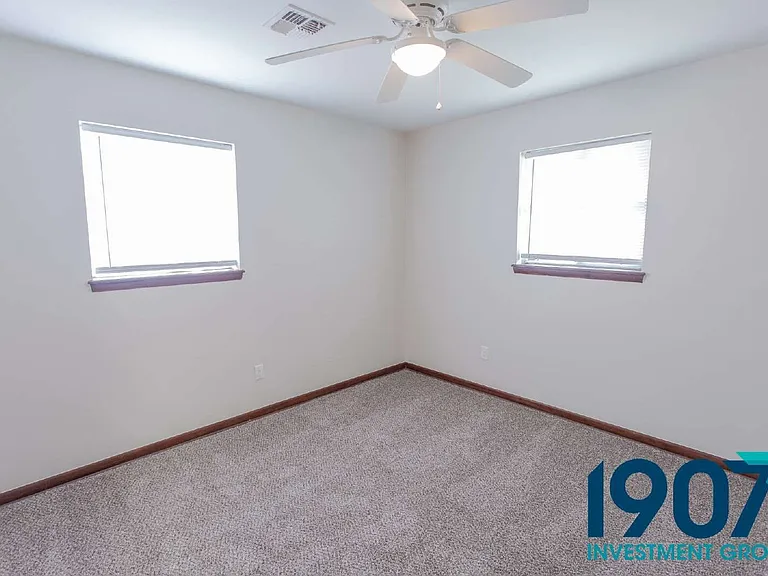 704 SW 2nd St — Photo 19