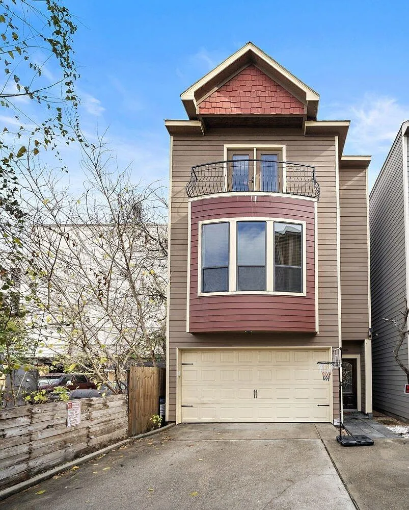 3 bed, 3.5 bath, 2049 sqft, $3,400 — Photo 1