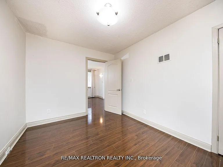 24 Highland Park Blvd — Photo 13