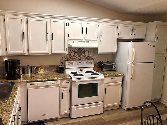 3rd image of 1239 Wyoming Dr SE