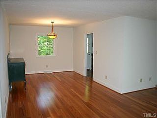 5th image of 233 Knollwood Dr