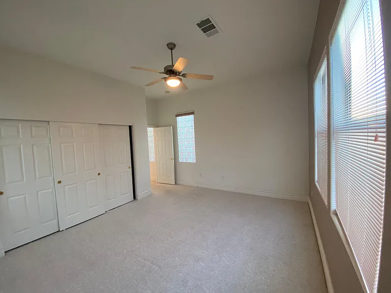 386 Apple River Ct — Photo 12