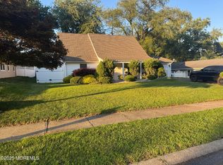 28 Irongate Ln, Matawan, NJ 07747