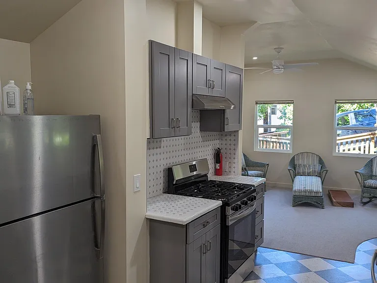 566 Live Oak Ln — Photo 6