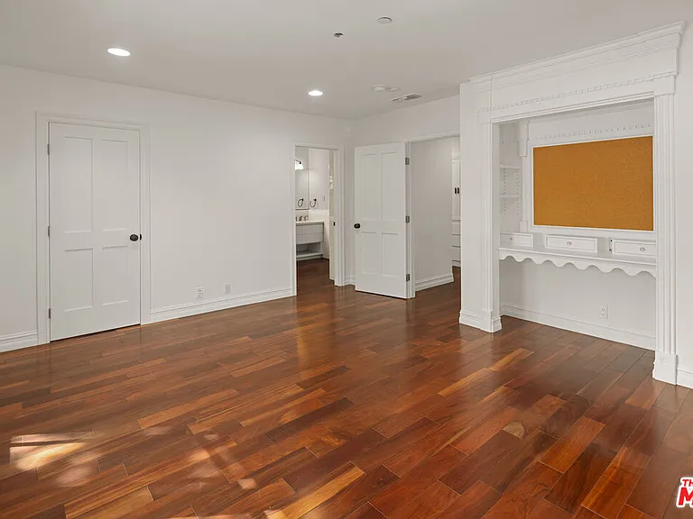 512 N Linden Dr — Photo 15