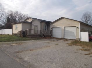 104 N River St, Ligonier, IN 46767