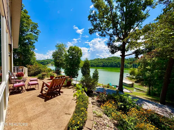 1910 Laramie Trl, Dandridge, TN 37725